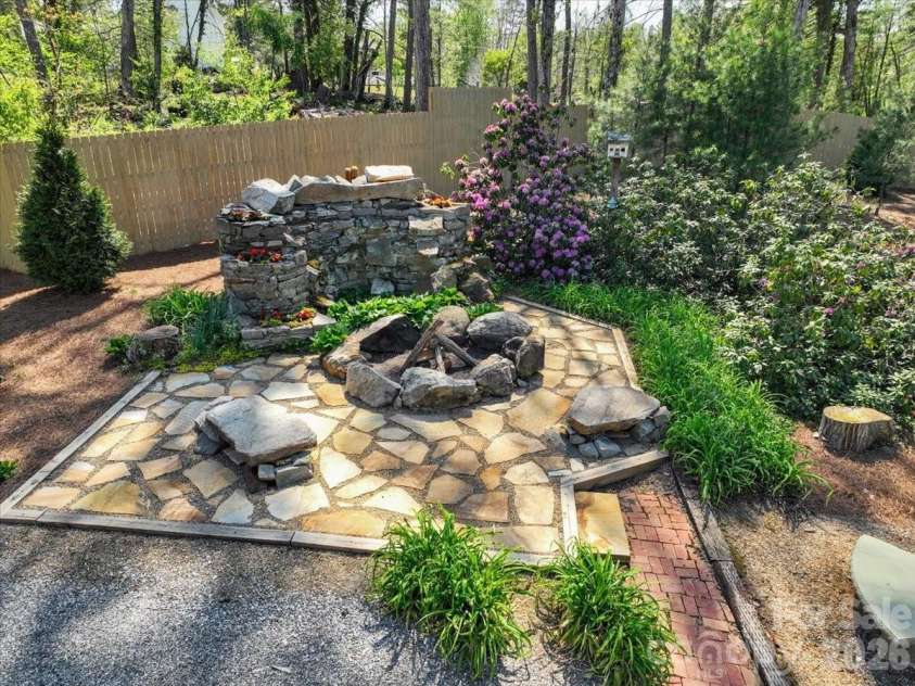 68 Acorn Road, Asheville, NC 28804.  MLS# CAR4372514, YatesRealty ID 23996. 