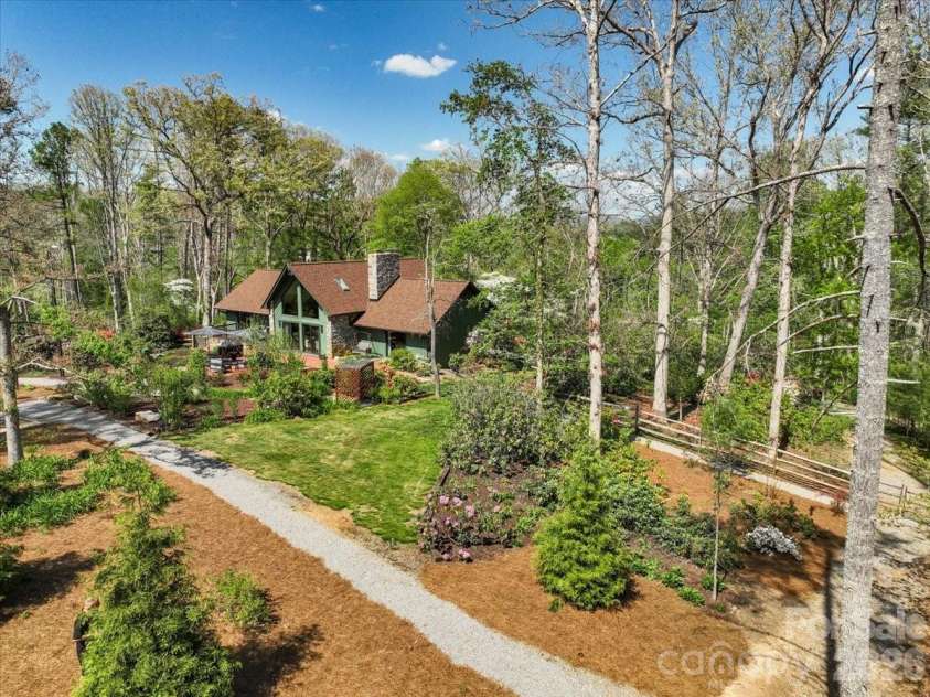 68 Acorn Road, Asheville, NC 28804.  MLS# CAR4372514, YatesRealty ID 23996. 