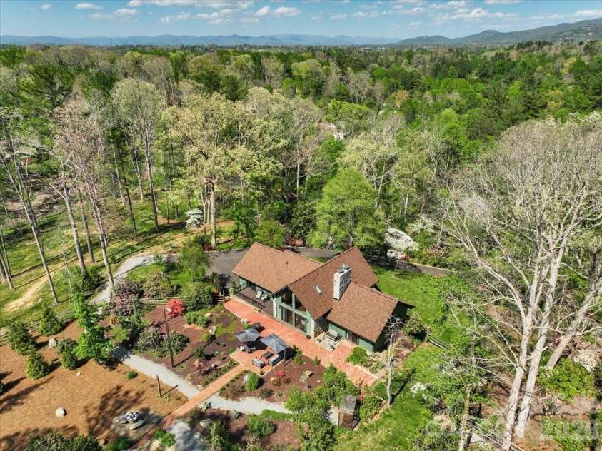 68 Acorn Road, Asheville, NC 28804.  MLS# CAR4372514, YatesRealty ID 23996. 