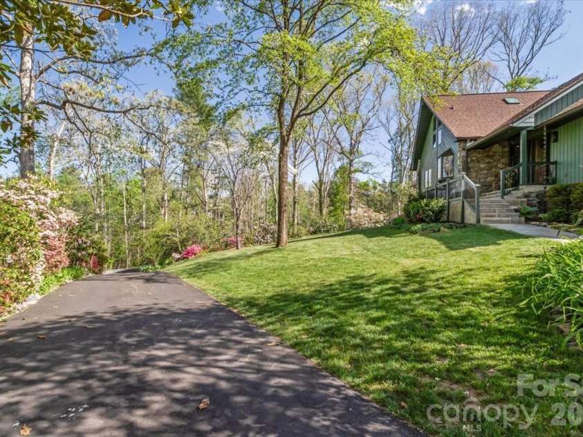 68 Acorn Road, Asheville, NC 28804.  MLS# CAR4372514, YatesRealty ID 23996. 
