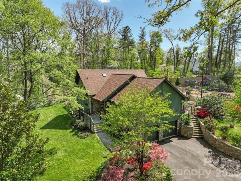 68 Acorn Road, Asheville, NC 28804.  MLS# CAR4372514, YatesRealty ID 23996. 