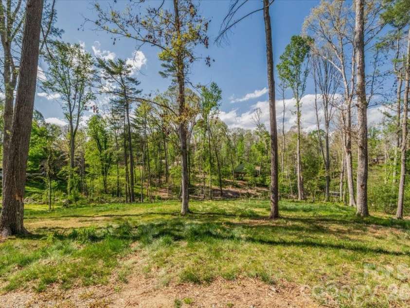 68 Acorn Road, Asheville, NC 28804.  MLS# CAR4372514, YatesRealty ID 23996. 