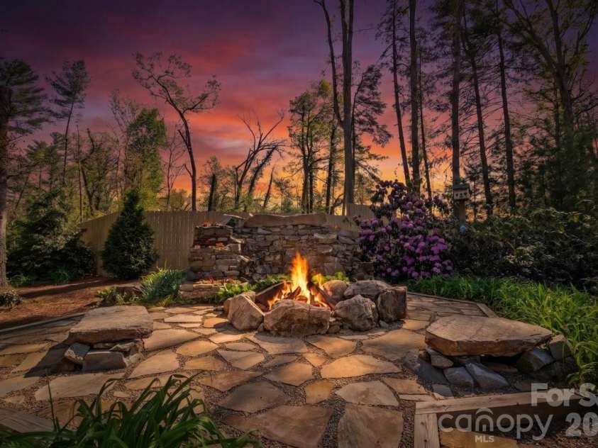 68 Acorn Road, Asheville, NC 28804.  MLS# CAR4372514, YatesRealty ID 23996. 