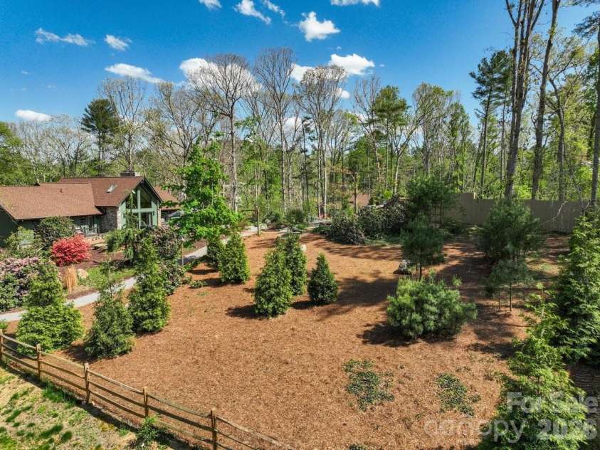 68 Acorn Road, Asheville, NC 28804.  MLS# CAR4372514, YatesRealty ID 23996. 