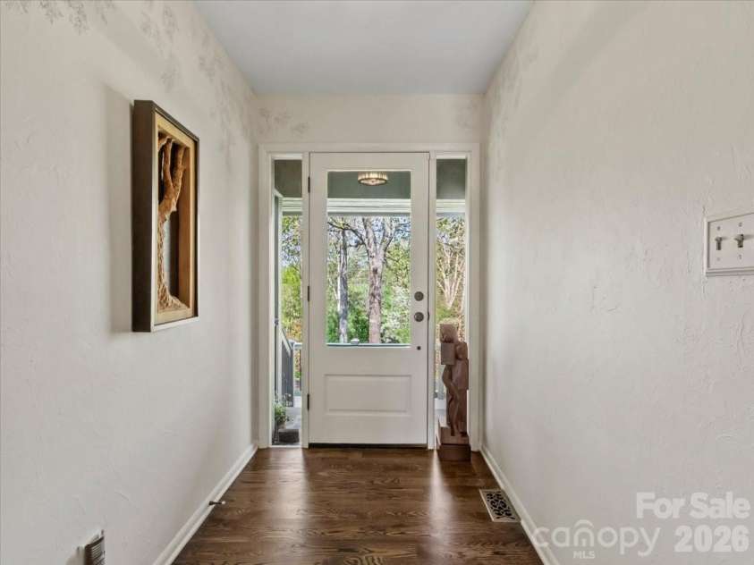 68 Acorn Road, Asheville, NC 28804.  MLS# CAR4372514, YatesRealty ID 23996. Front Entry way
