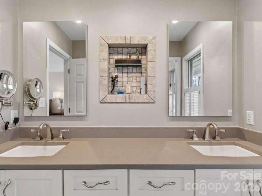 68 Acorn Road, Asheville, NC 28804.  MLS# CAR4372514, YatesRealty ID 23996. Primary Bath