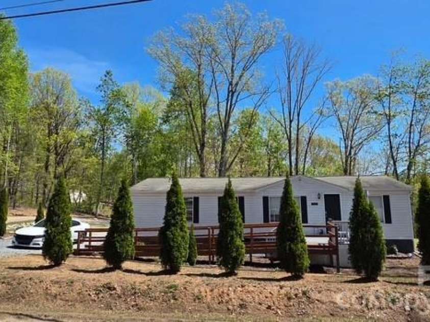 744 Deer Park Road, Nebo, NC 28761.  MLS# CAR4378826, YatesRealty ID 23998. 