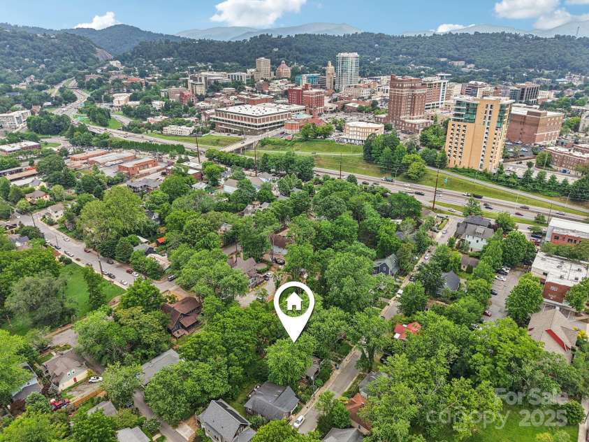 39 Short Street, Asheville, NC 28801.  MLS# CAR4216247, YatesRealty ID 23999. 