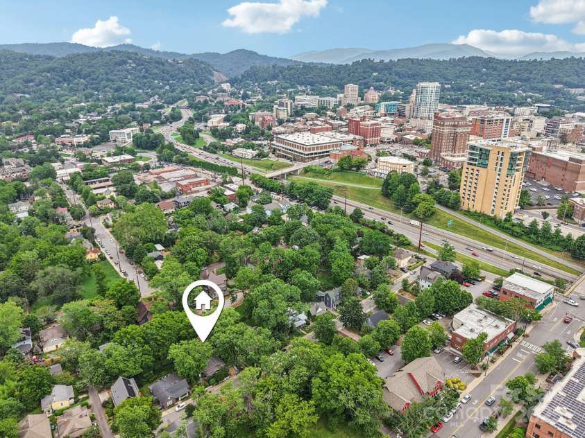 39 Short Street, Asheville, NC 28801.  MLS# CAR4216247, YatesRealty ID 23999. 