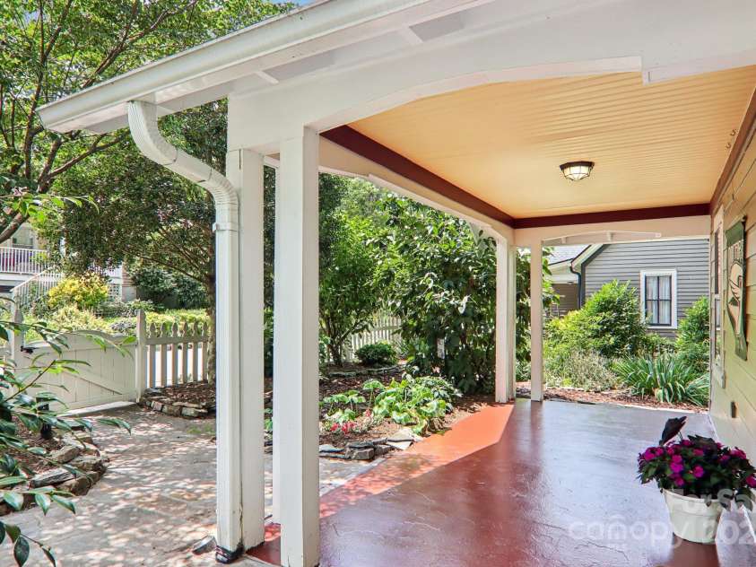 39 Short Street, Asheville, NC 28801.  MLS# CAR4216247, YatesRealty ID 23999. 