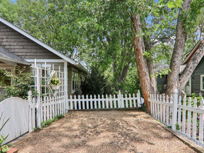 39 Short Street, Asheville, NC 28801.  MLS# CAR4216247, YatesRealty ID 23999. 