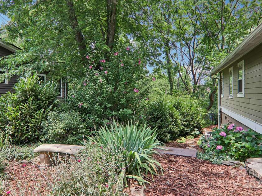 39 Short Street, Asheville, NC 28801.  MLS# CAR4216247, YatesRealty ID 23999. 