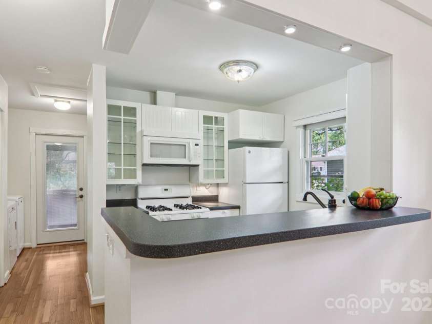 39 Short Street, Asheville, NC 28801.  MLS# CAR4216247, YatesRealty ID 23999. 