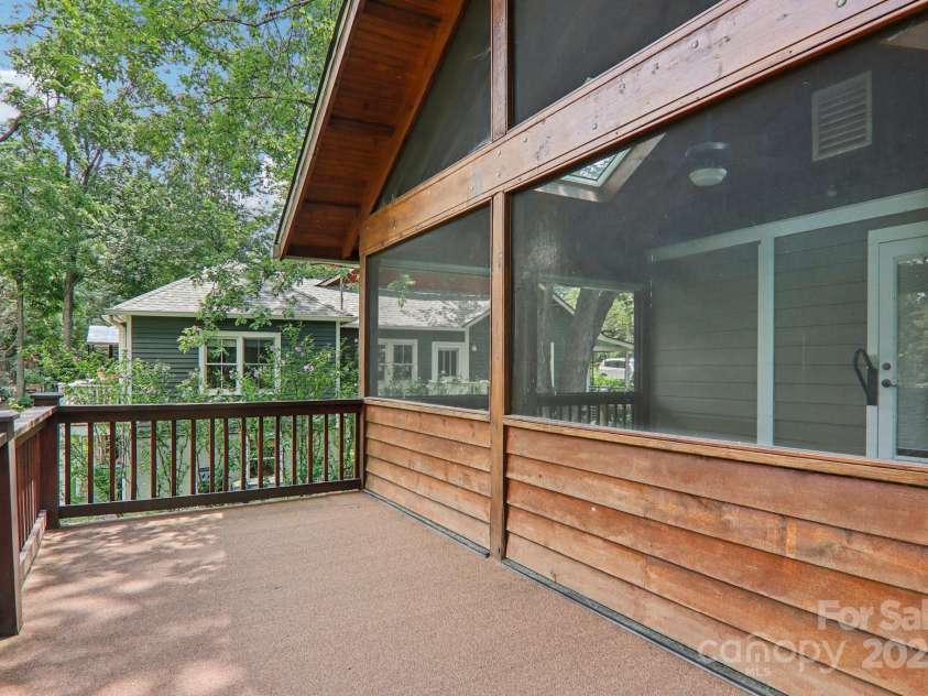 39 Short Street, Asheville, NC 28801.  MLS# CAR4216247, YatesRealty ID 23999. 