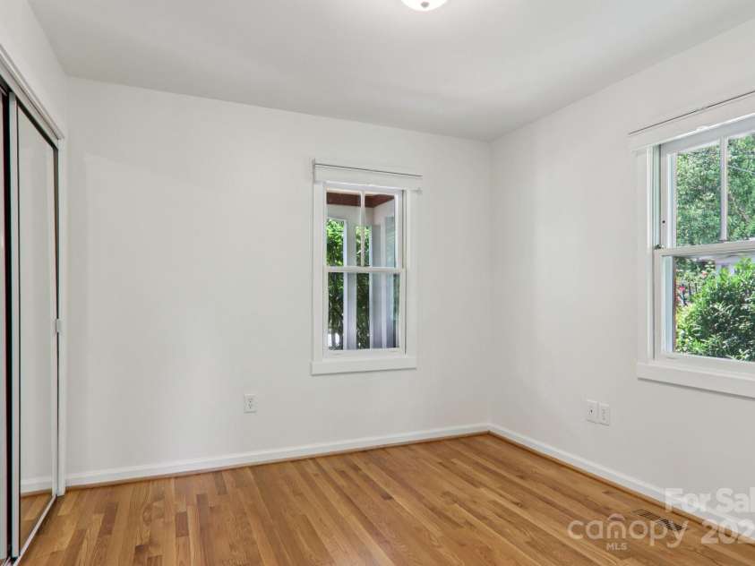 39 Short Street, Asheville, NC 28801.  MLS# CAR4216247, YatesRealty ID 23999. 