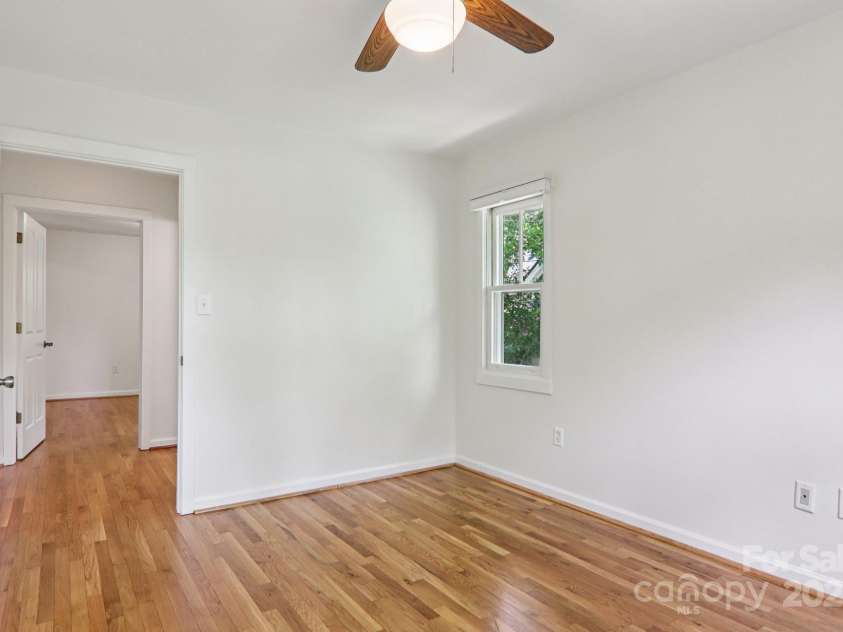 39 Short Street, Asheville, NC 28801.  MLS# CAR4216247, YatesRealty ID 23999. 