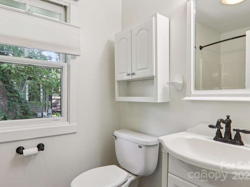 39 Short Street, Asheville, NC 28801.  MLS# CAR4216247, YatesRealty ID 23999. 