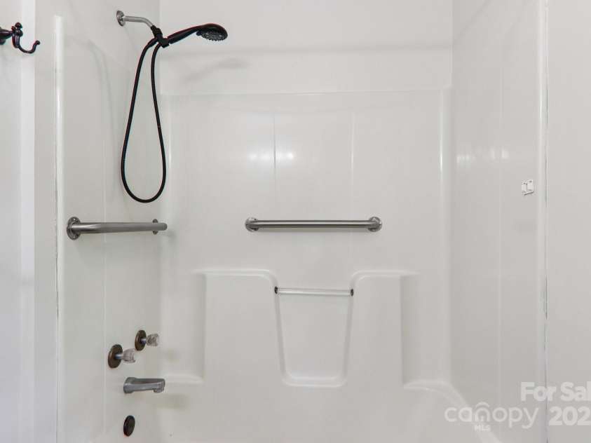 39 Short Street, Asheville, NC 28801.  MLS# CAR4216247, YatesRealty ID 23999. 