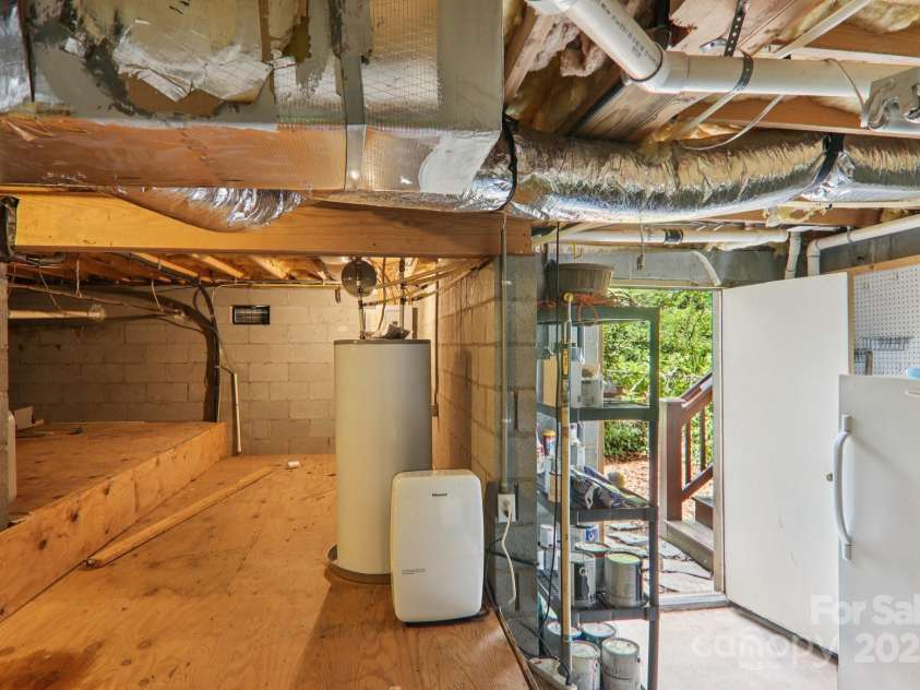 39 Short Street, Asheville, NC 28801.  MLS# CAR4216247, YatesRealty ID 23999. 