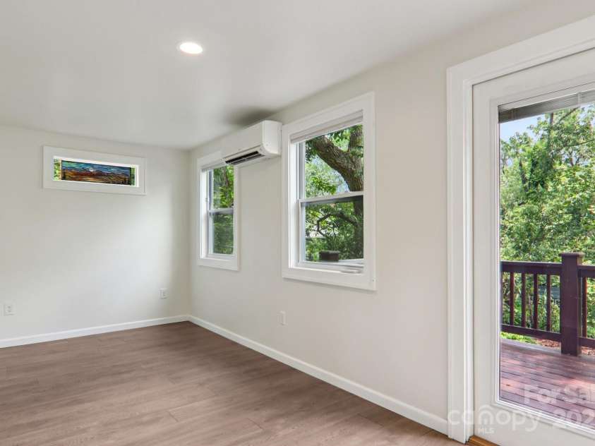 39 Short Street, Asheville, NC 28801.  MLS# CAR4216247, YatesRealty ID 23999. 