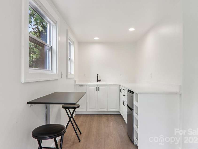 39 Short Street, Asheville, NC 28801.  MLS# CAR4216247, YatesRealty ID 23999. 