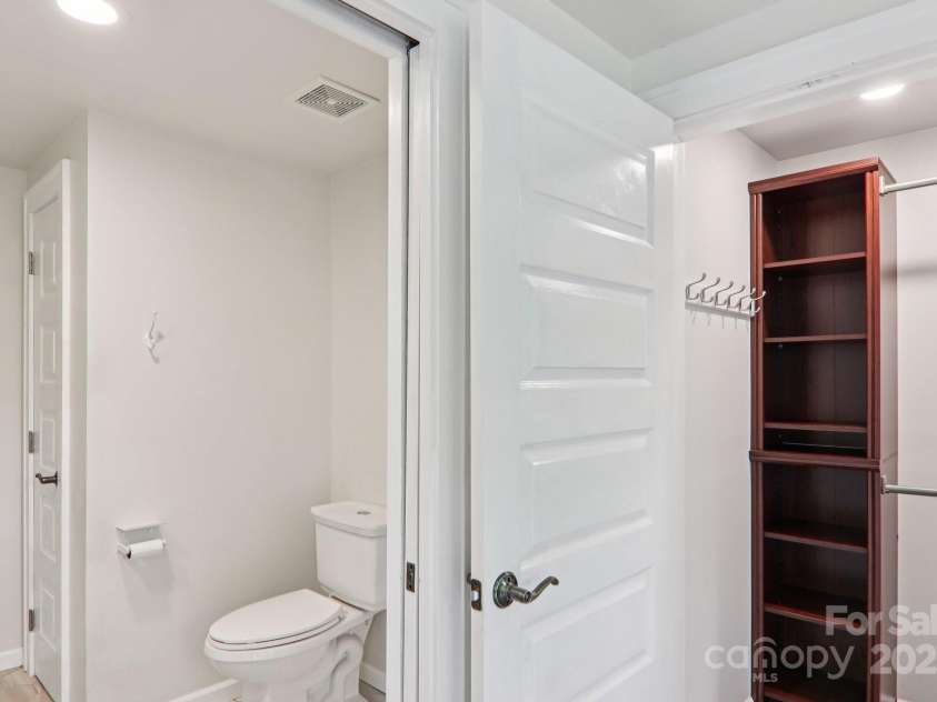 39 Short Street, Asheville, NC 28801.  MLS# CAR4216247, YatesRealty ID 23999. 