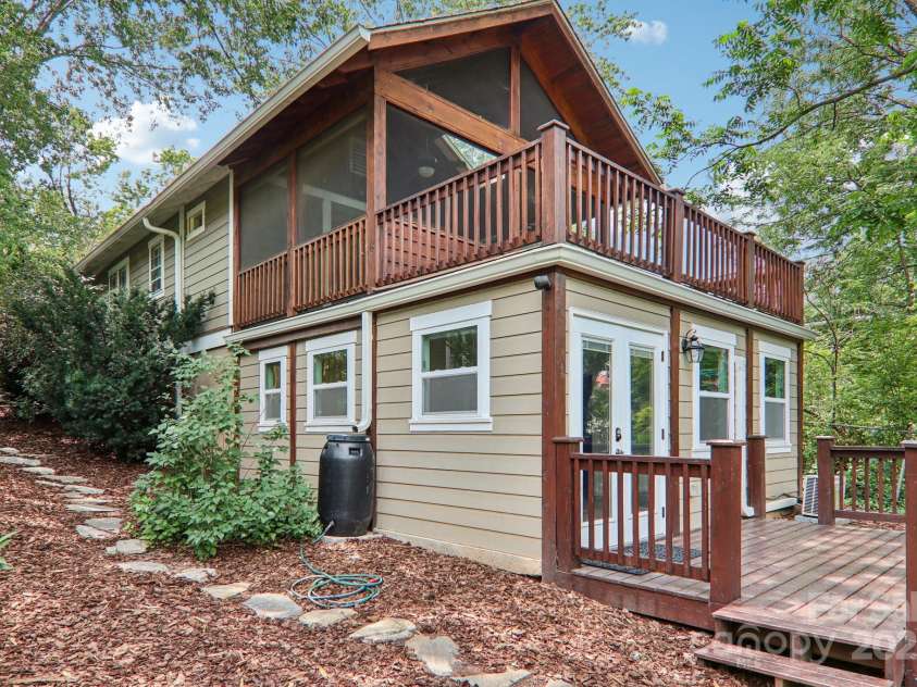 39 Short Street, Asheville, NC 28801.  MLS# CAR4216247, YatesRealty ID 23999. 