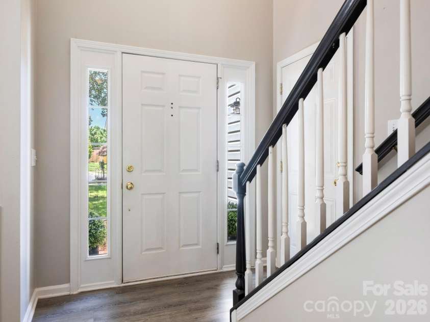 6208 Harburn Forest Drive, Charlotte, NC 28269.  MLS# CAR4380021, YatesRealty ID 23999. Foyer