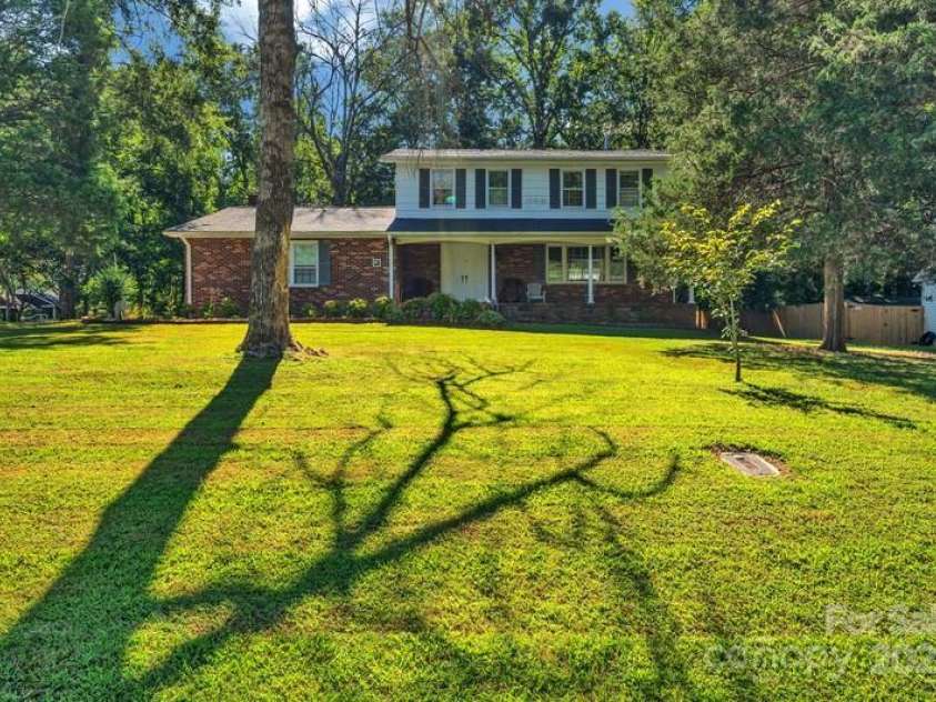 201 Bayberry Drive, Salisbury, NC 28147.  MLS# CAR4298918, YatesRealty ID 24. 5-bed 3.5-bath Home