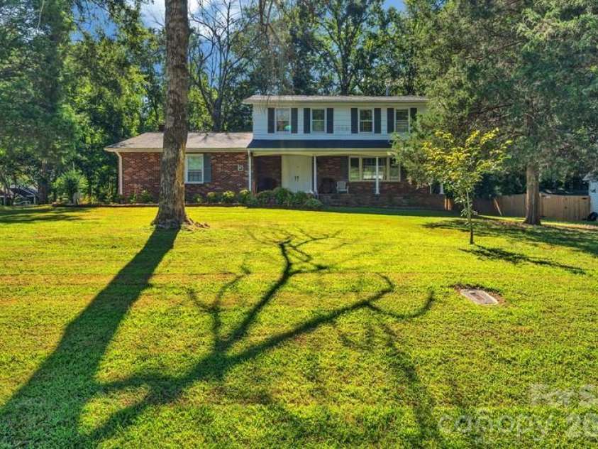 201 Bayberry Drive, Salisbury, NC 28147.  MLS# CAR4298918, YatesRealty ID 24. 5-bed 3.5-bath Home