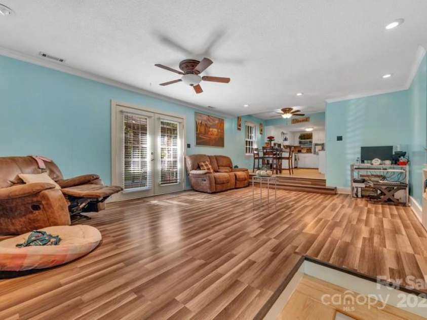 201 Bayberry Drive, Salisbury, NC 28147.  MLS# CAR4298918, YatesRealty ID 24. Family Room