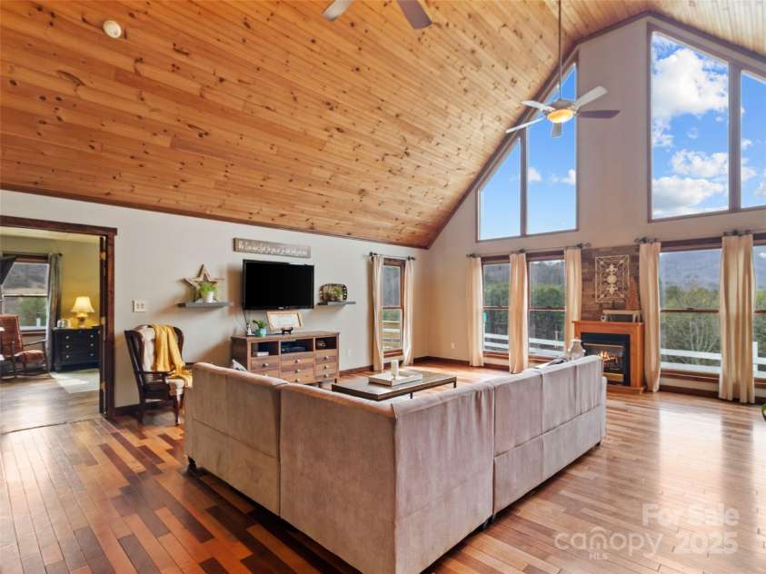 83 Roland Street, Burnsville, NC 28714.  MLS# CAR4228436, YatesRealty ID 2400. 