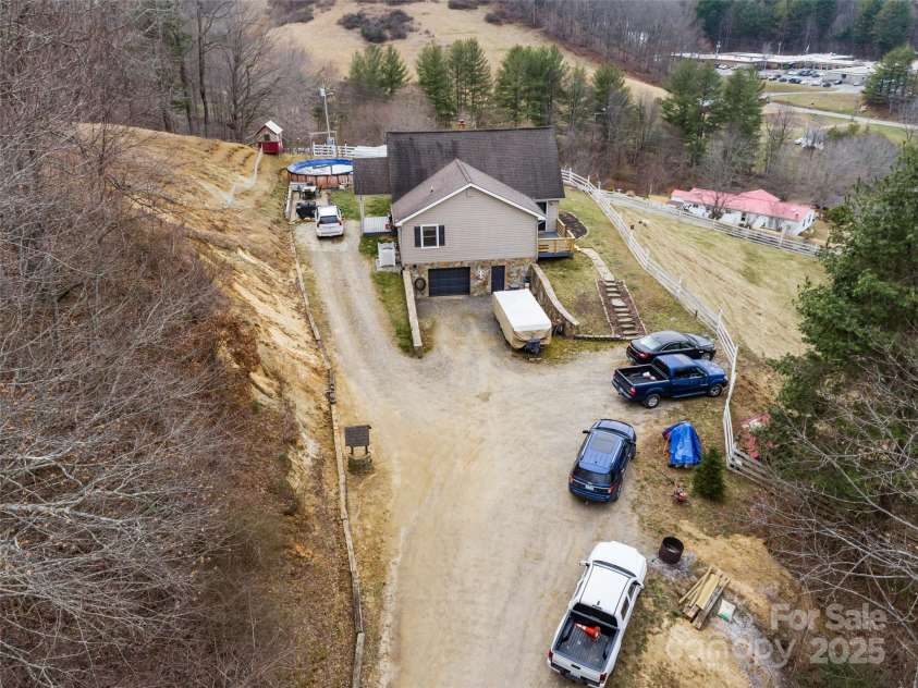 83 Roland Street, Burnsville, NC 28714.  MLS# CAR4228436, YatesRealty ID 2400. 