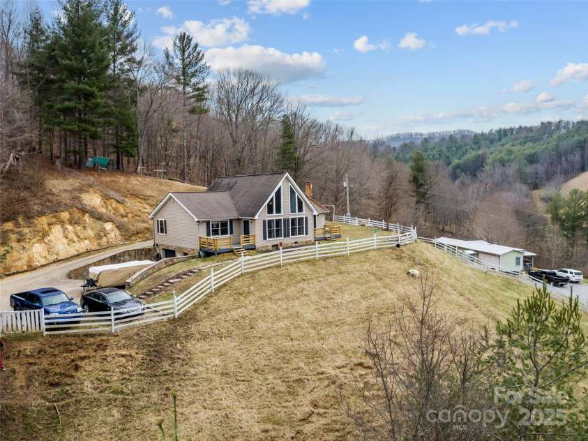 83 Roland Street, Burnsville, NC 28714.  MLS# CAR4228436, YatesRealty ID 2400. 