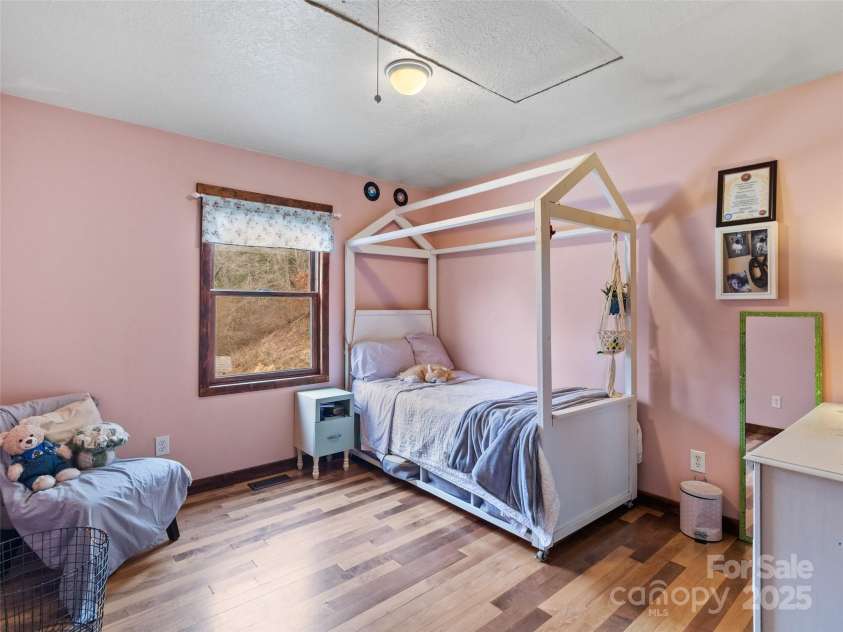 83 Roland Street, Burnsville, NC 28714.  MLS# CAR4228436, YatesRealty ID 2400. Bedroom  #3
