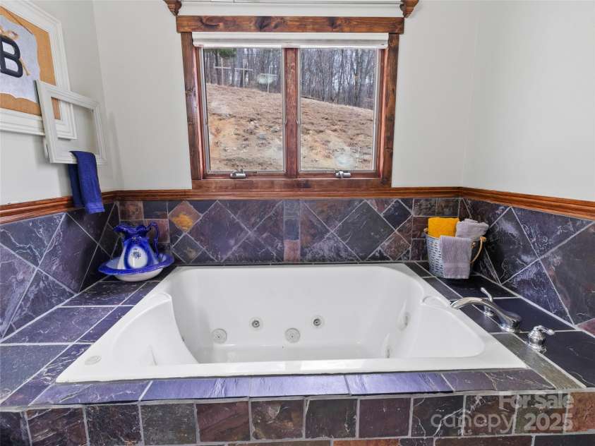 83 Roland Street, Burnsville, NC 28714.  MLS# CAR4228436, YatesRealty ID 2400. Primary bath whirlpool tub