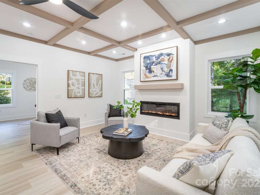 10405 Briarhurst Place, Mint Hill, NC 28227.  MLS# CAR4305265, YatesRealty ID 24000. Living Room