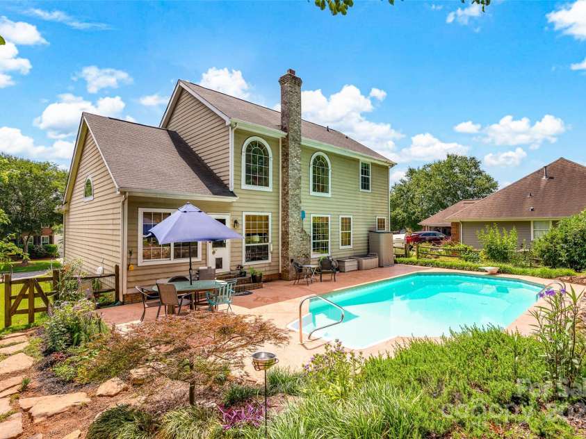 131 Stone Ridge Lane, Mooresville, NC 28117.  MLS# CAR4277640, YatesRealty ID 24001. 