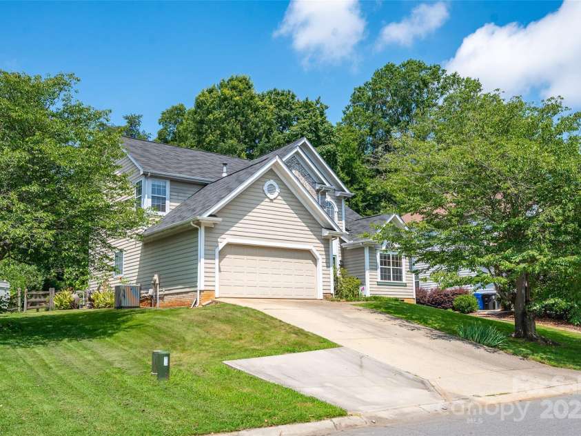 131 Stone Ridge Lane, Mooresville, NC 28117.  MLS# CAR4277640, YatesRealty ID 24001. 
