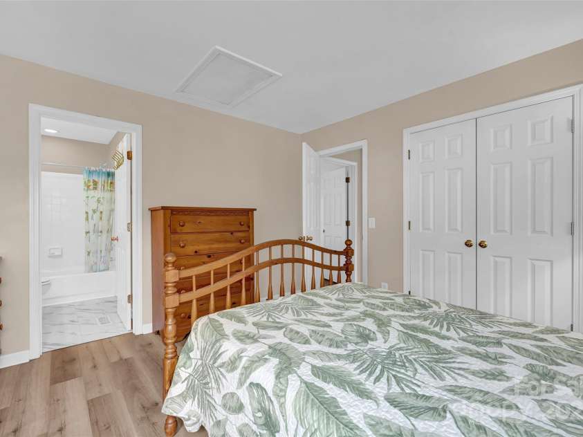 131 Stone Ridge Lane, Mooresville, NC 28117.  MLS# CAR4277640, YatesRealty ID 24001. 