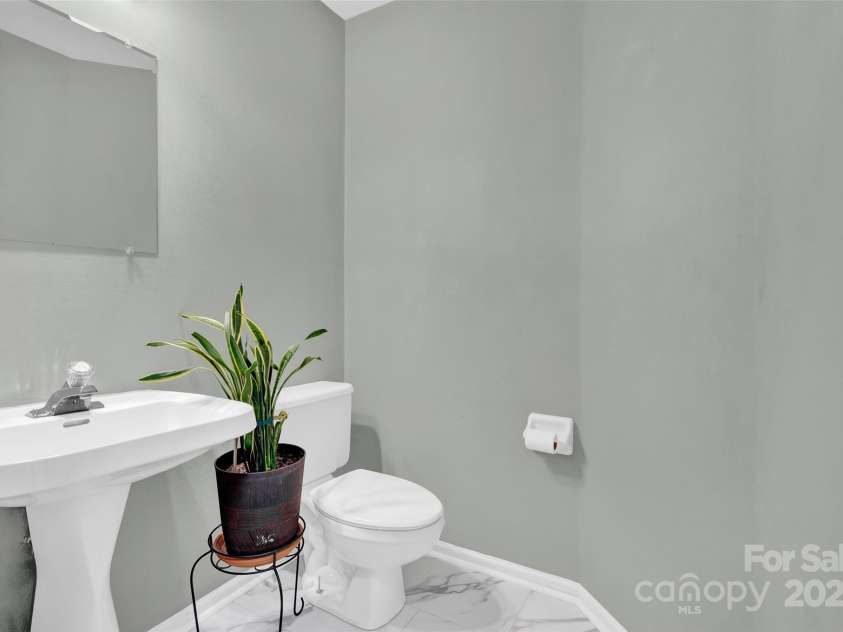 131 Stone Ridge Lane, Mooresville, NC 28117.  MLS# CAR4277640, YatesRealty ID 24001. Half Bath