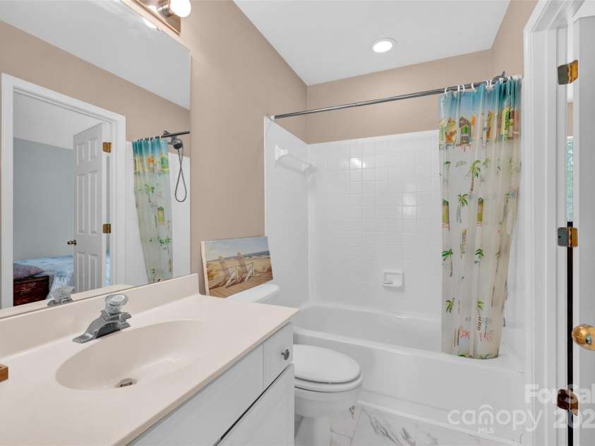 131 Stone Ridge Lane, Mooresville, NC 28117.  MLS# CAR4277640, YatesRealty ID 24001. Jack and Jill Bath