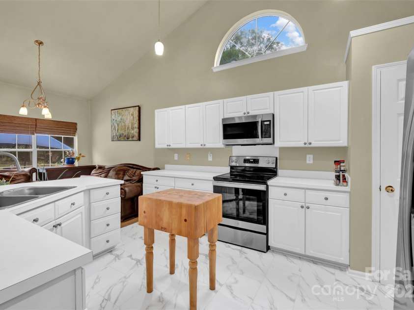 131 Stone Ridge Lane, Mooresville, NC 28117.  MLS# CAR4277640, YatesRealty ID 24001. Kitchen