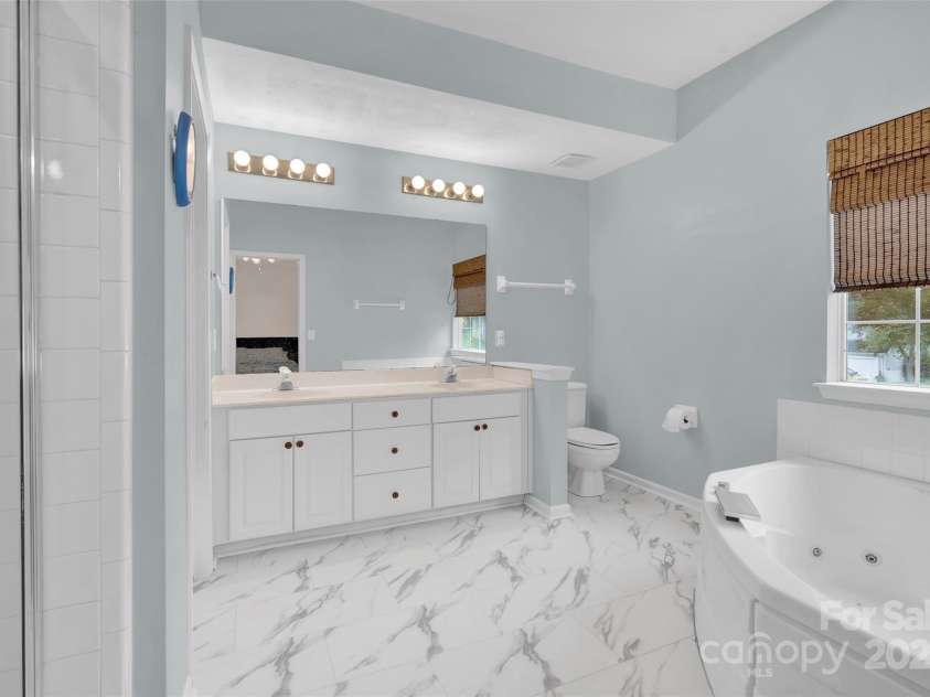 131 Stone Ridge Lane, Mooresville, NC 28117.  MLS# CAR4277640, YatesRealty ID 24001. Primary Bath
