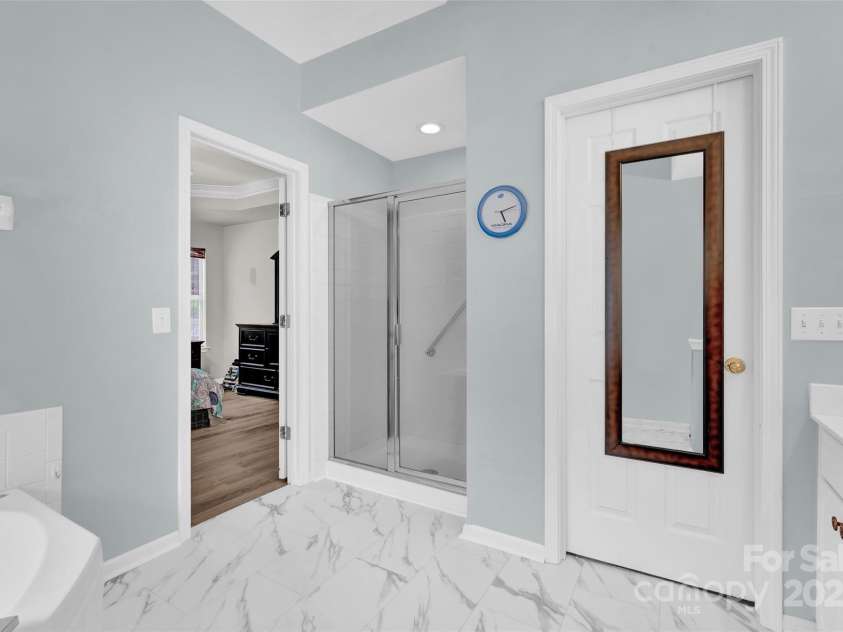 131 Stone Ridge Lane, Mooresville, NC 28117.  MLS# CAR4277640, YatesRealty ID 24001. Primary Bath