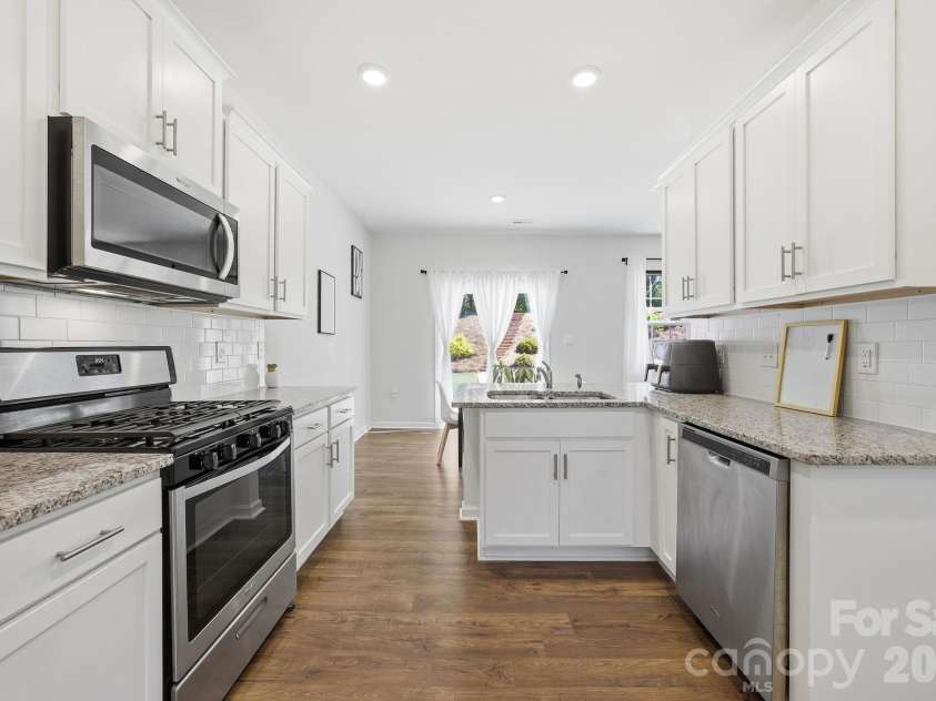 3016 Platinum Pointe Drive, Charlotte, NC 28227.  MLS# CAR4369367, YatesRealty ID 24001. 