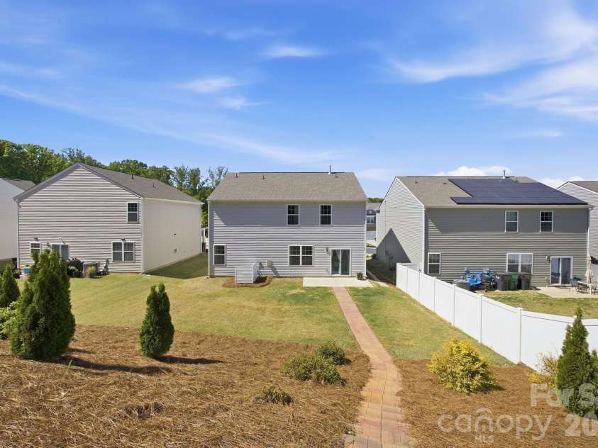 3016 Platinum Pointe Drive, Charlotte, NC 28227.  MLS# CAR4369367, YatesRealty ID 24001. Back yard view
