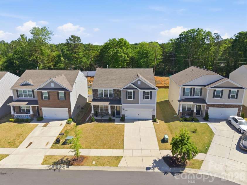 3016 Platinum Pointe Drive, Charlotte, NC 28227.  MLS# CAR4369367, YatesRealty ID 24001. Cul de sac lot