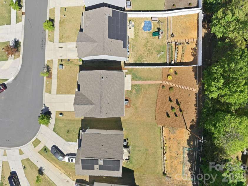 3016 Platinum Pointe Drive, Charlotte, NC 28227.  MLS# CAR4369367, YatesRealty ID 24001. Cul de Sac lot