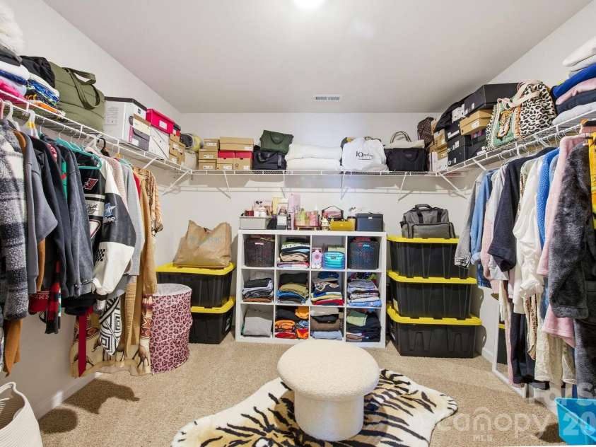 3016 Platinum Pointe Drive, Charlotte, NC 28227.  MLS# CAR4369367, YatesRealty ID 24001. Large Primary b/r Walk in Closet